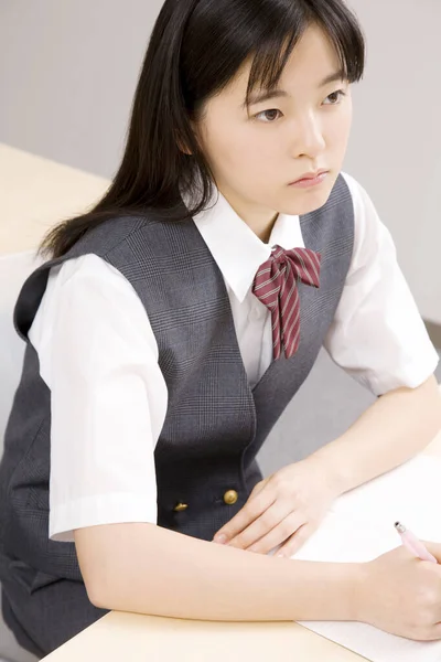 Porträt Eines Süßen Japanischen Mädchens Schuluniform Das Der Schule Lernt — Stockfoto