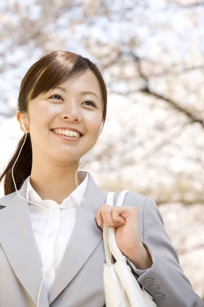 Portrait Beautiful Young Asian Woman Walking Park Blossoming Trees — Stock Photo, Image
