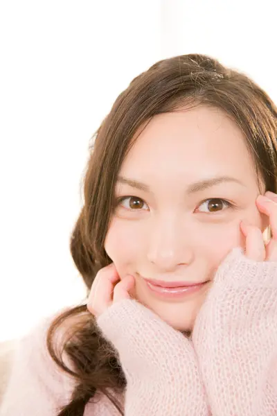 Японська Жінка Посміхається Білим Тлом — стокове фото