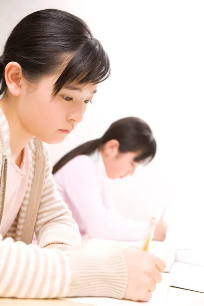 Asiático Estudiante Niñas Estudiando — Foto de Stock