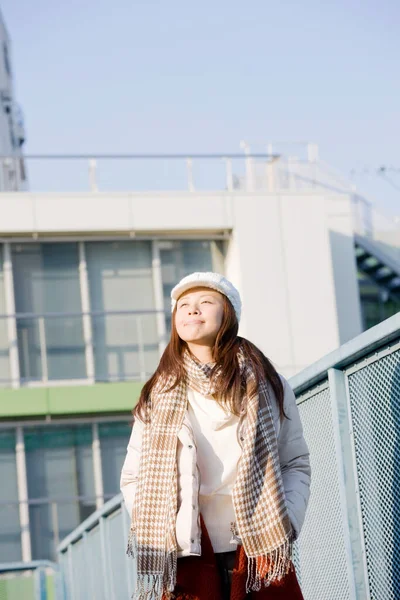 Bela Feliz Jovem Asiático Mulher Andando Cidade Rua — Fotografia de Stock