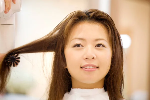 Jong Japans Kapster Salon Schoonheid Japans Dame Het Maken Van — Stockfoto
