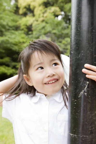 Портрет Милої Маленької Азіатської Дівчинки Розважається Літньому Парку — стокове фото