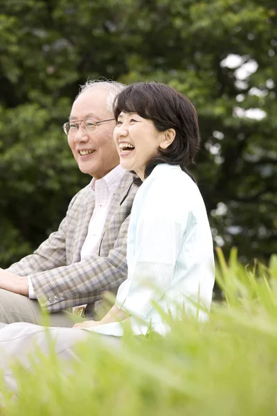 Senior Couple Relaxing Park — Stock Photo, Image
