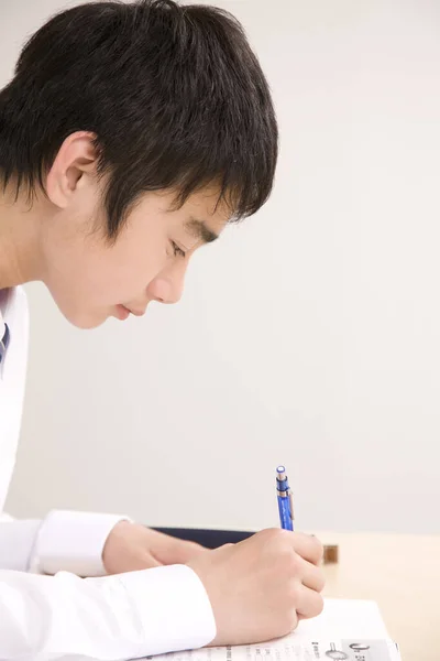 Retrato Joven Japonés Uniforme Escolar Estudiando Escuela — Foto de Stock