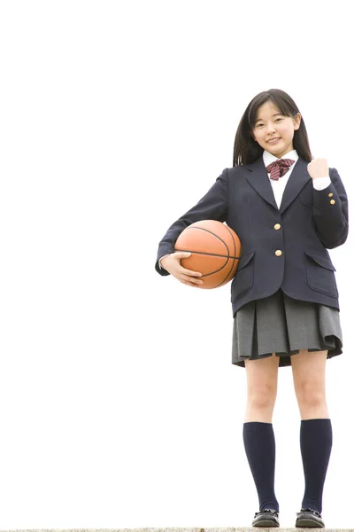 Japonská Dívka Školní Uniformě Basketbalem — Stock fotografie