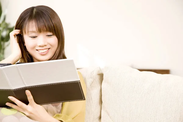 Beautiful Happy Young Asian Woman Home — Stock Photo, Image