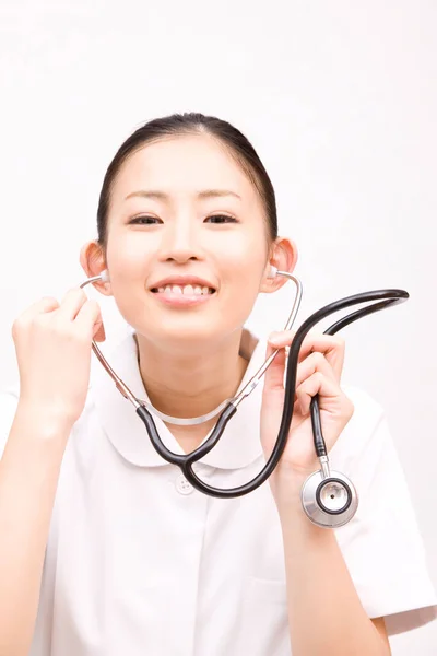 Joven Asiático Mujer Médico Con Estetoscopio —  Fotos de Stock