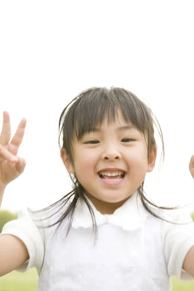 Porträt Des Süßen Kleinen Asiatischen Mädchens Sommerpark — Stockfoto