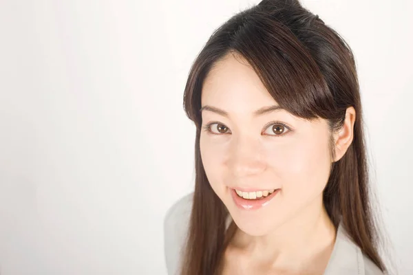 Joven Asiática Mujer Negocios Sonriendo —  Fotos de Stock