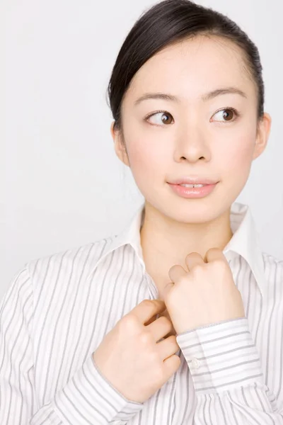 Młody Azji Businesswoman Patrząc Daleko Biały Tło — Zdjęcie stockowe