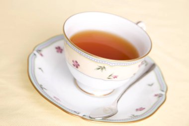 Bir fincan sıcak çay, yakın görüş.