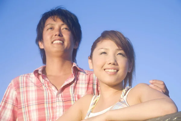 Portrait Happy Young Asian Couple Embracing — Stock Photo, Image