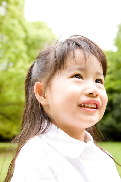 Portrait Mignonne Petite Fille Asiatique Avoir Plaisir Dans Parc Été — Photo