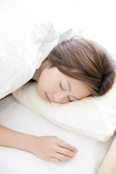침대에서 아시아 — 스톡 사진