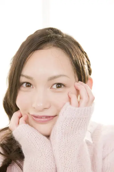 Femme Japonaise Souriant Avec Fond Blanc — Photo