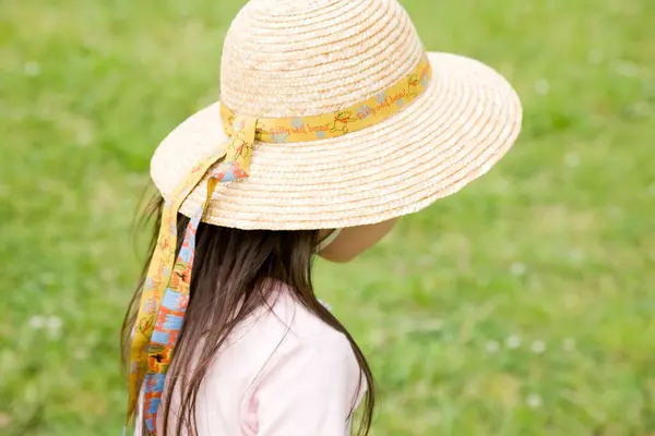 Портрет Милої Маленької Азіатки Капелюсі Літньому Парку — стокове фото
