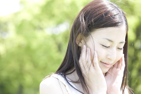 Retrato Bela Feliz Jovem Mulher Japonesa Livre — Fotografia de Stock