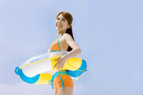 Joven Asiática Chica Usando Traje Baño Con Anillo Inflable —  Fotos de Stock