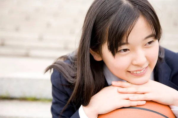Japán Lány Iskolai Egyenruha Kosárlabda — Stock Fotó
