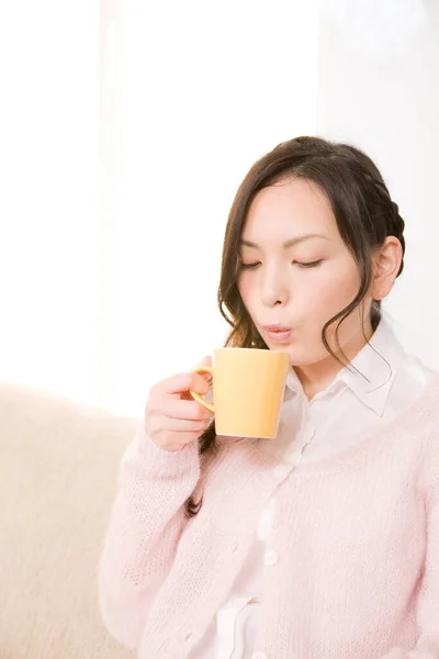 Молода Японська Жінка Чай — стокове фото