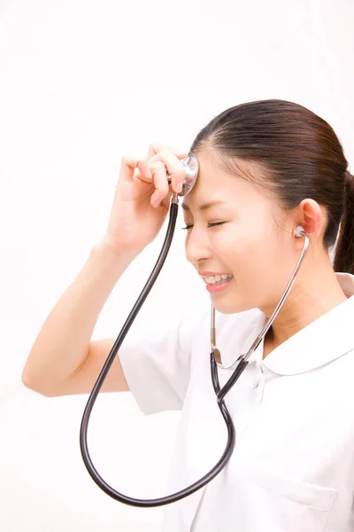 Jovem Asiático Mulher Médico Com Estetoscópio — Fotografia de Stock