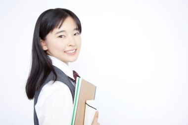 Beyaz arka planda genç bir kızın portresi