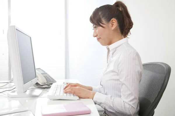 Young Asian Woman Working Office — Stock Photo, Image