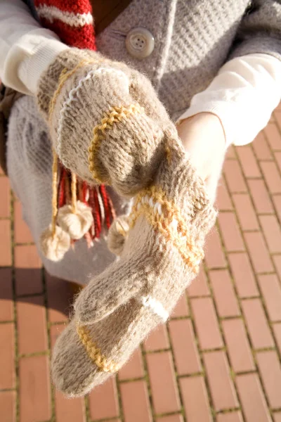 Female Hands Knitted Mittens — Stock Photo, Image