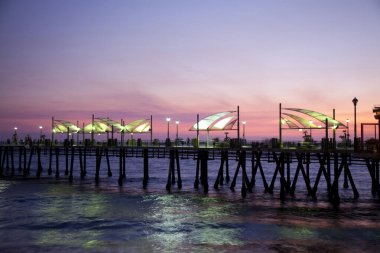Redondo Sahili 'nin gün batımı manzarası. Los Angeles County, Kaliforniya, ABD 'deki sahil şehri.