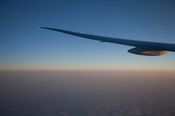 Skrzydło Samolotu Niebie Samolot Podczas Lotu Koncepcja Podróży Przygód — Zdjęcie stockowe
