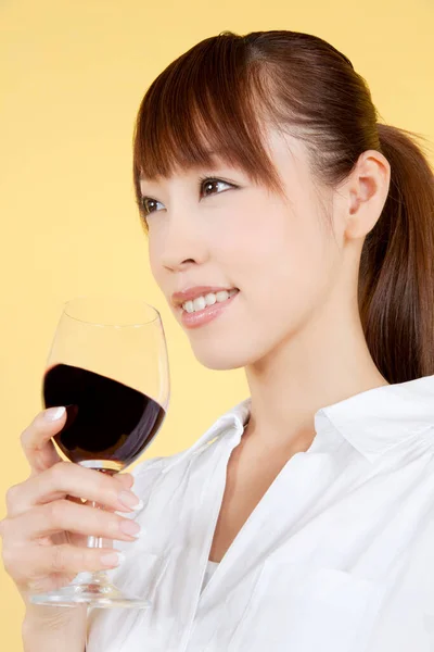 Young Asian Woman Drinking Red Wine — Stock Photo, Image