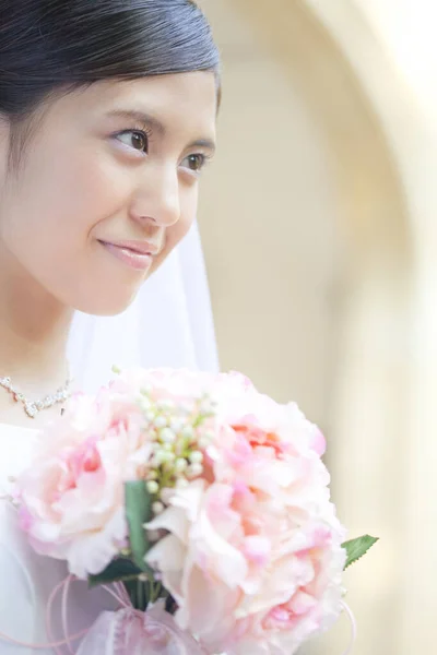 結婚式の朝に美しいアジアの花嫁の肖像画 — ストック写真