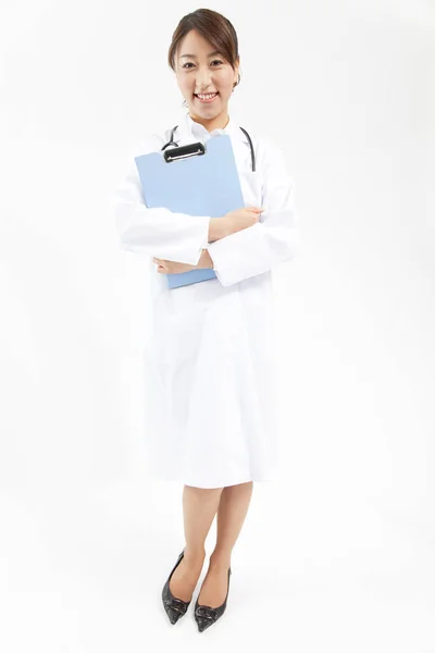 Mladý Asijské Ženský Lékař — Stock fotografie