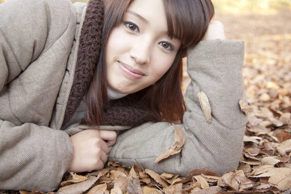 Young Beautiful Asian Woman Posing Autumn Park — Stock Photo, Image