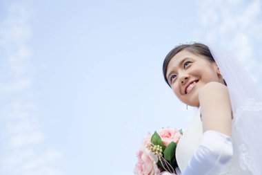 Güzel Asyalı gelin portresi düğün sabahı