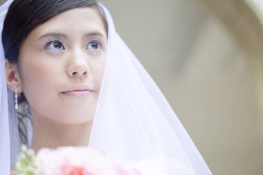 Güzel Asyalı gelin portresi düğün sabahı