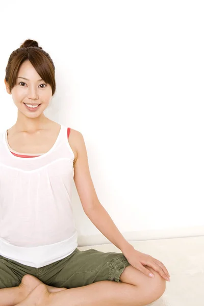 Smiling Asian Young Woman Doing Yoga Exercise — Stock Photo, Image