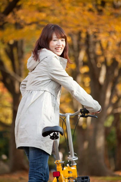 Young Asian Woman Bicycle Autumn Park — Stock Photo, Image