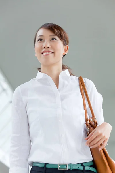 Mooie Aziatische Vrouw Kantoormedewerker — Stockfoto