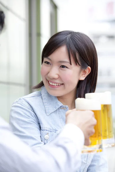 Junge Asiatische Frau Mit Frau Bar — Stockfoto