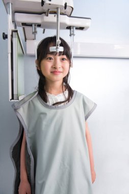 3d jaws x-ray yapan Asyalı kızı kapat