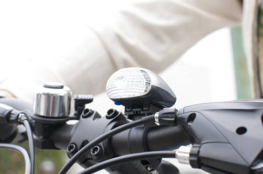  Motorun ışığı yakın.