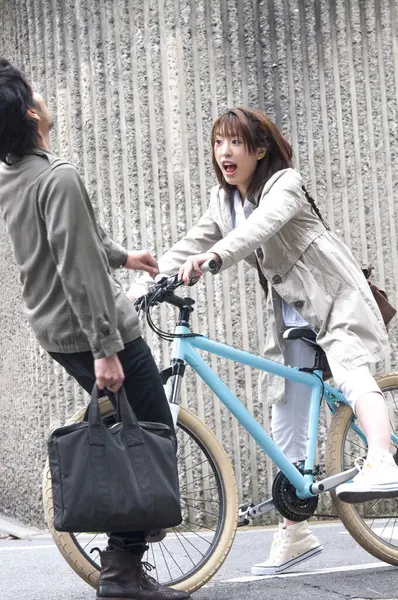 Asian Woman Bike Making Accidednt Hittting Man Road — Stock Photo, Image
