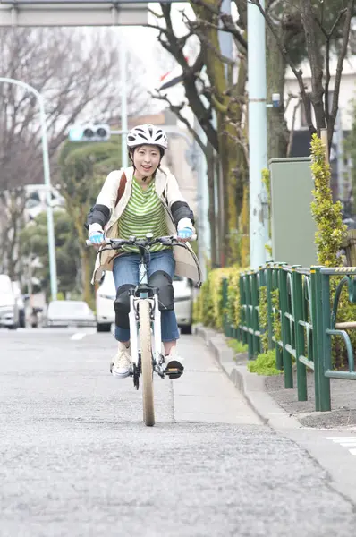 Asian Woman Riding Bicycle City — Stock Photo, Image