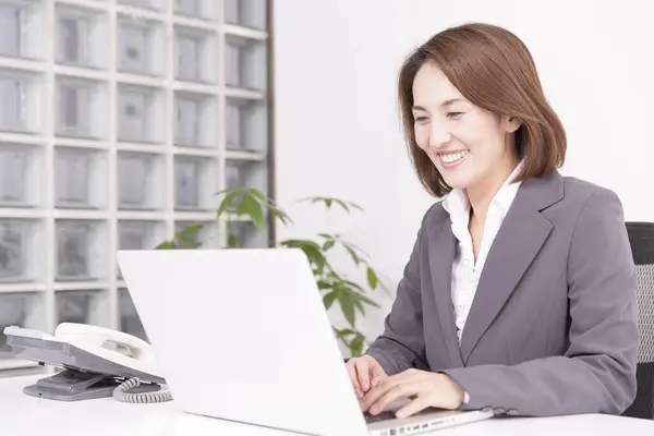 Japanese Businesswoman Suit Working Laptop Office — Stock Photo, Image