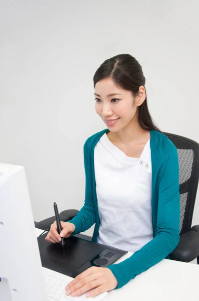 Asian Young Woman Using Computer Office — Stock Photo, Image
