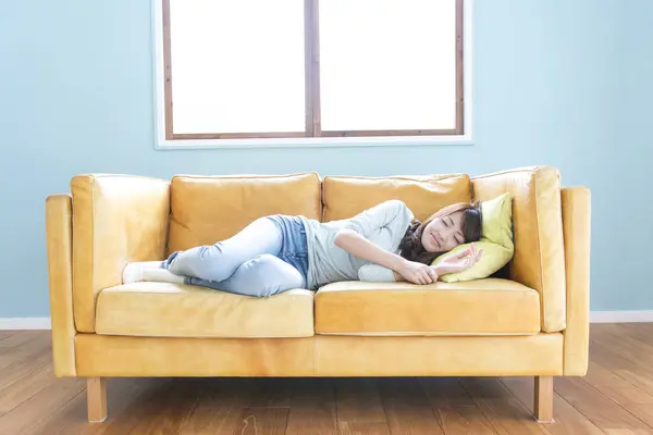 Beautiful Young Woman Sleeping Sofa Home — Stock Photo, Image