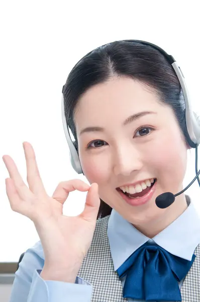 아시아 서비스 에이전트와 헤드셋 — 스톡 사진