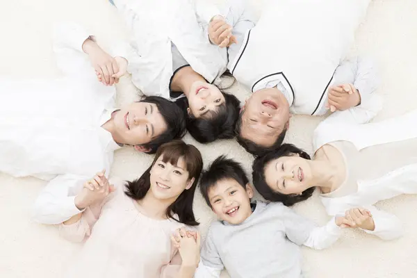 Feliz Familia Asiática Casa —  Fotos de Stock